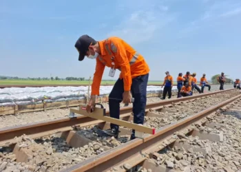 Dampak Banjir Mereda: Kereta Api Indonesia Catat Pengurangan Keterlambatan