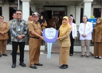 Bank BJB Serahkan Ambulans Transfusi Darah ke RSUD Waled