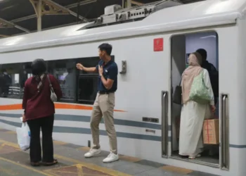 Pelayanan di Hari Raya: Menggali Dedikasi Mereka yang Siap Melayani Pelanggan KAI