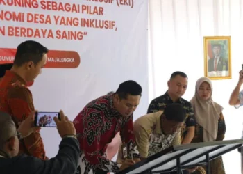Pengembangan Desa Ekosistem Keuangan Inklusif: OJK Cirebon dan Bupati Majalengka Tandatangani Kesepakatan di Situ Cipanten