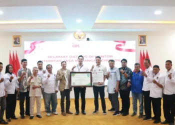OJK Cirebon Terima Dua Piagam Penghargaan di Jumat Berkah: Pengakuan Sebagai Mitra Inspiratif