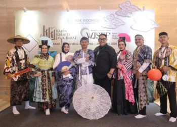Kota Cirebon Mengukir Sejarah di Pekan Kerajinan Jawa Barat 2026 dengan Busana Unik