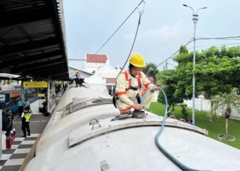 Kenyamanan Pelanggan Jadi Prioritas, KAI Daop 3 Cirebon Maksimalkan Pengisian Air di Kereta Api