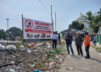 KAI Daop 3 Cirebon Larang Warga Tidak Membuang dan Membakar Sampah Di Dekat Jalur Kereta Api