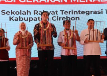 OJK Cirebon Perkuat Budaya Menabung, Ratusan Siswa Sekolah Rakyat Buka Rekening Simpel.